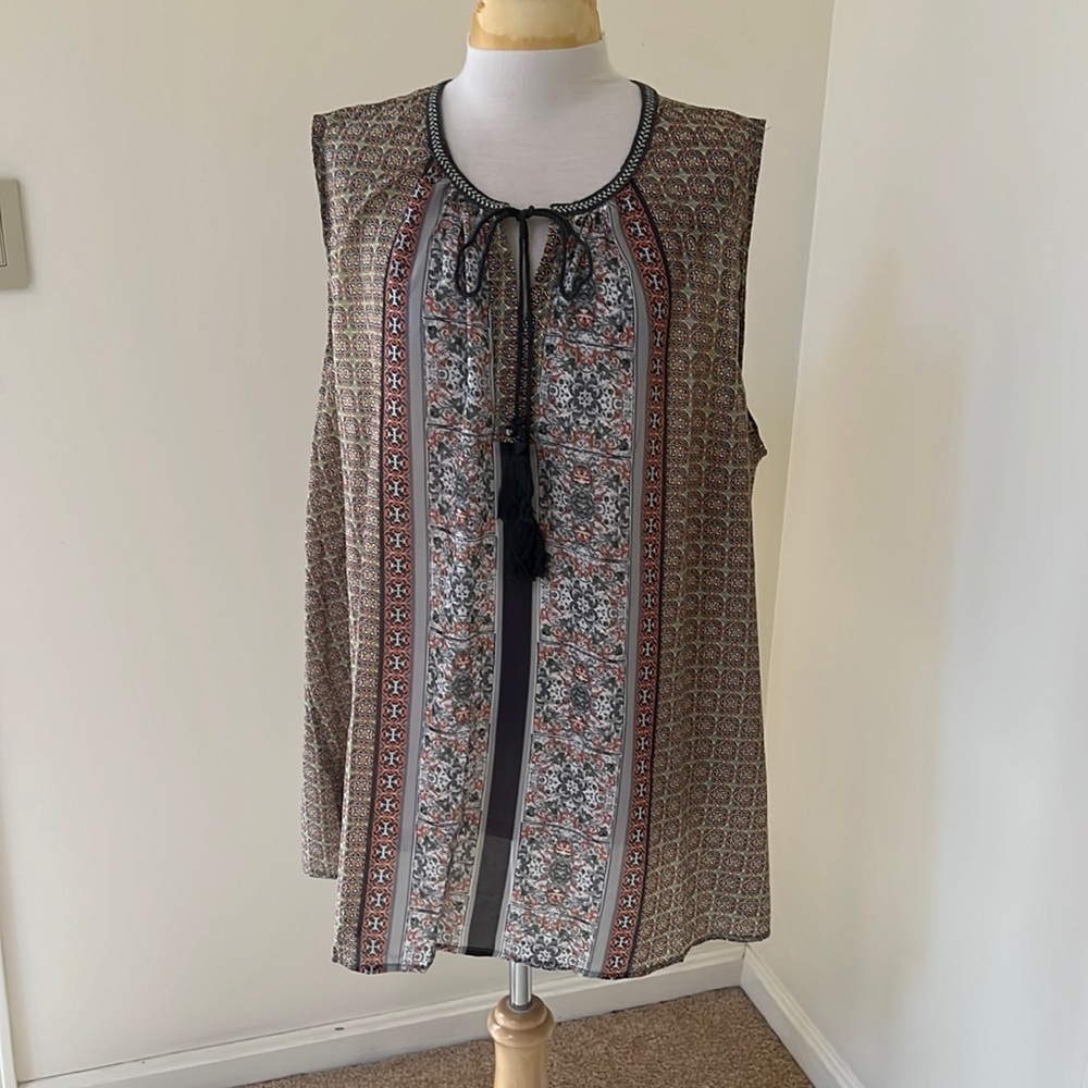 Weekend By Suzanne Betro Sz 4x Printed Light Weight Blouse.